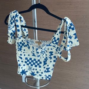 Vrg grl top. Very good condition. A little too snug for me